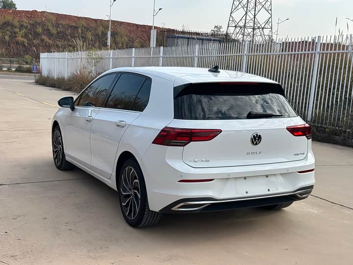 Фото 8 - Volkswagen Golf