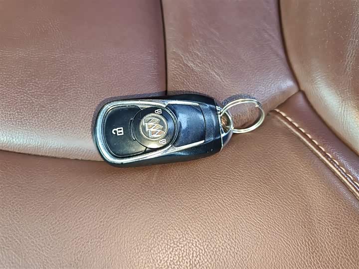 Фото 9 - Buick Envision Plus