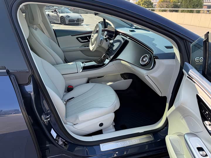Фото 12 - Mercedes-Benz EQE