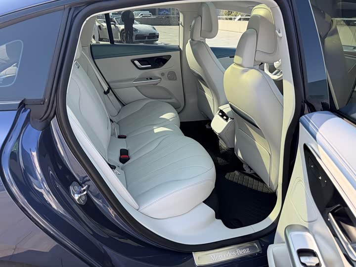 Фото 13 - Mercedes-Benz EQE