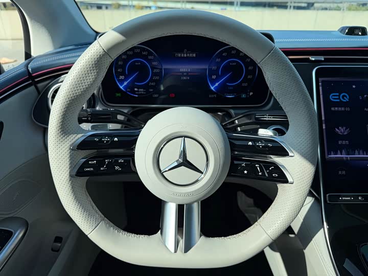 Фото 16 - Mercedes-Benz EQE