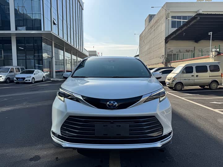 Фото 1 - Toyota Sienna