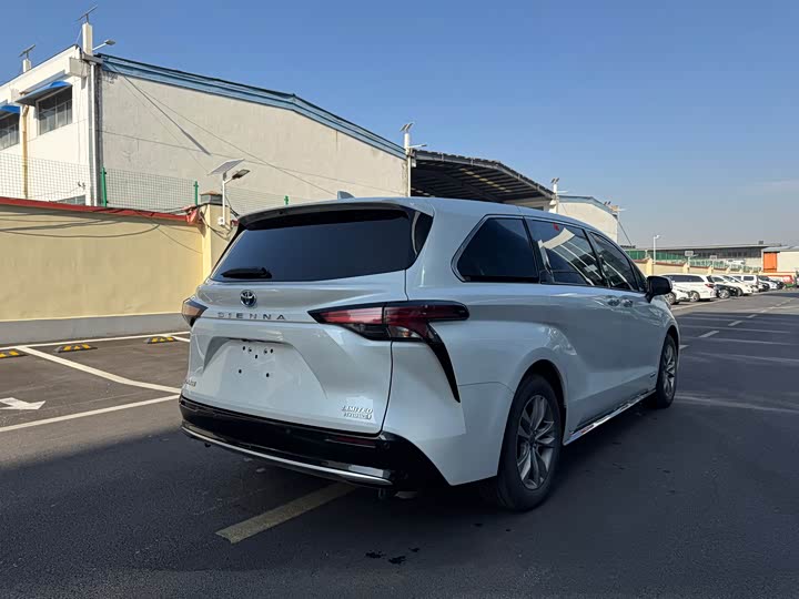 Фото 14 - Toyota Sienna