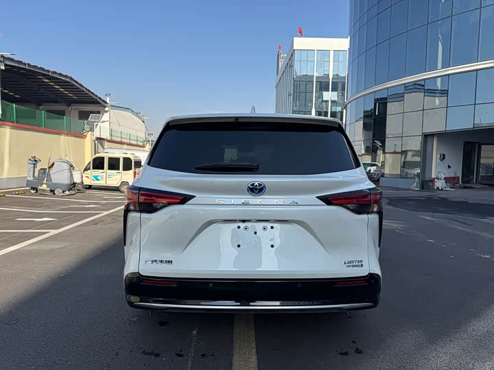 Фото 16 - Toyota Sienna