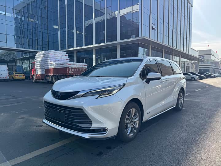 Фото 2 - Toyota Sienna