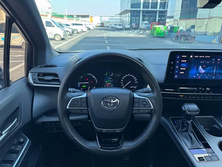 Фото 7 - Toyota Sienna