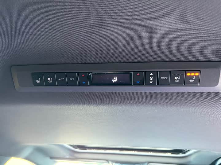 Фото 9 - Toyota Sienna