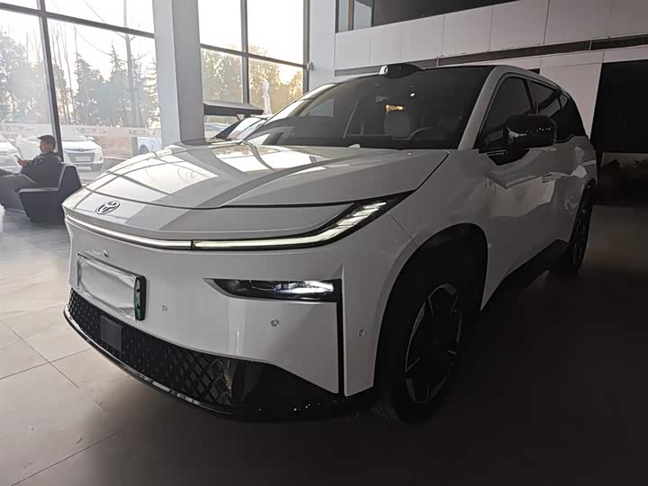 Фото 2 - Toyota bZ3X