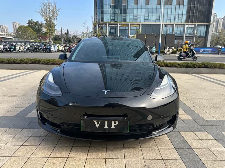 Фото 1 - Tesla Model 3