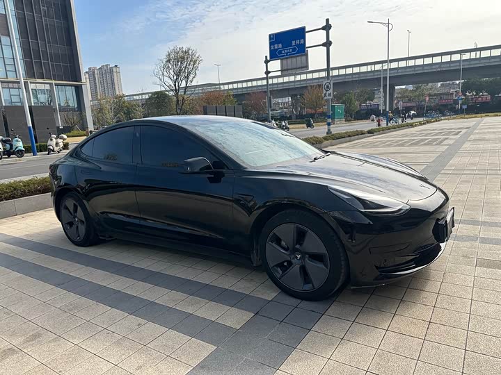 Фото 2 - Tesla Model 3