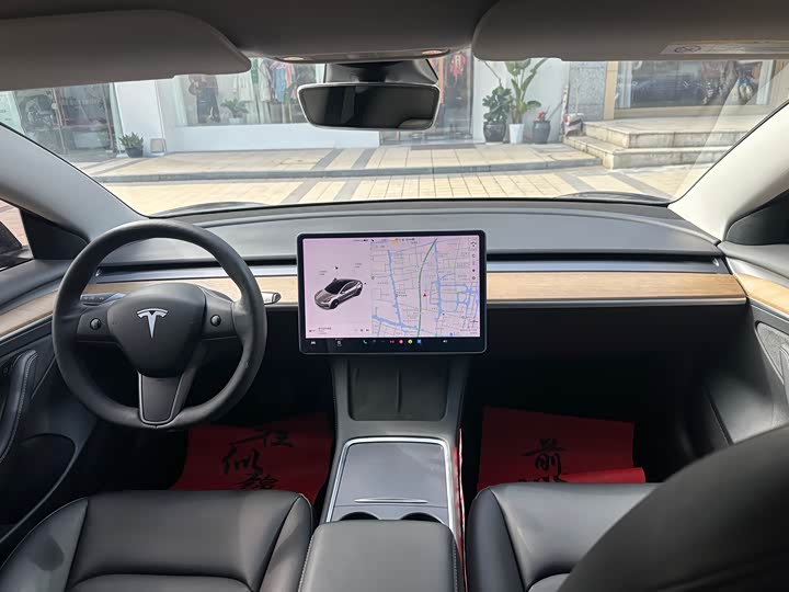 Фото 6 - Tesla Model 3