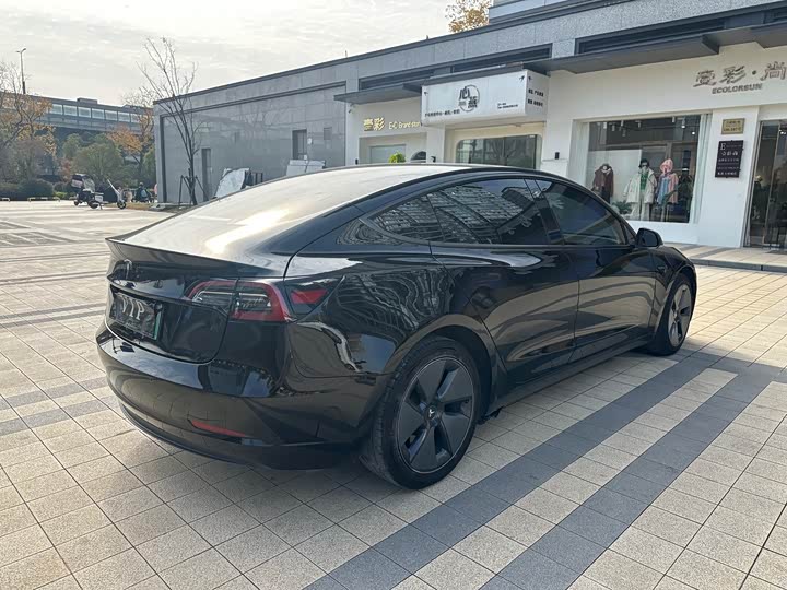 Фото 9 - Tesla Model 3