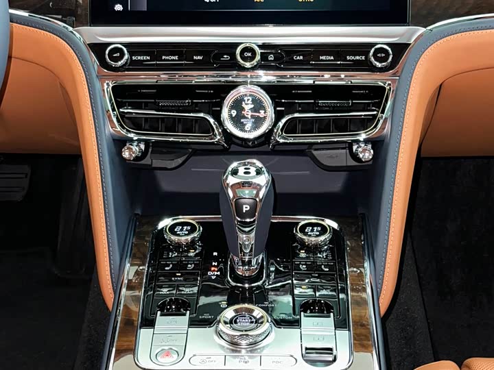 Фото 11 - Bentley Flying Spur