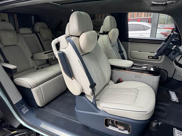 Фото 13 - Zeekr Mix