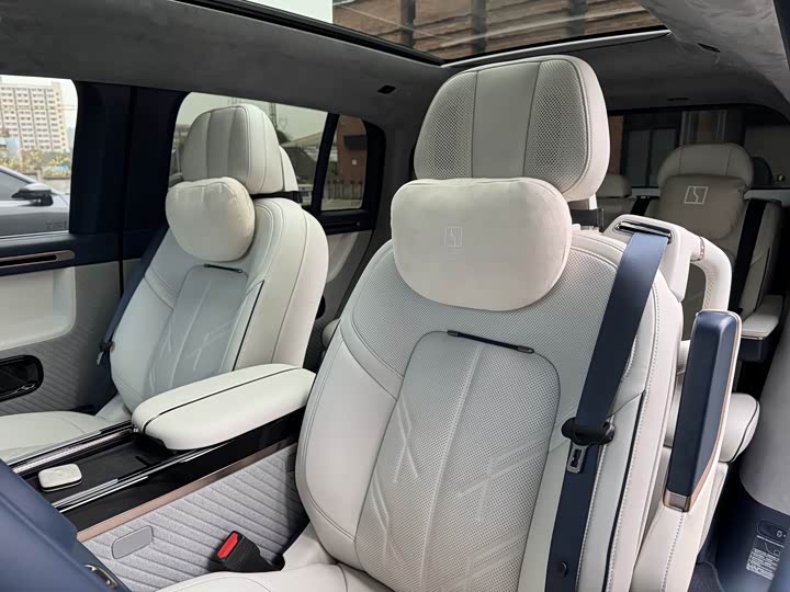 Фото 14 - Zeekr Mix