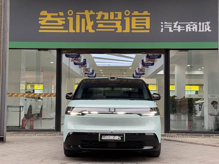 Фото 2 - Zeekr Mix