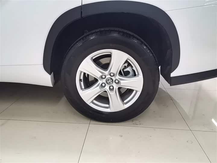 Фото 17 - Toyota Highlander