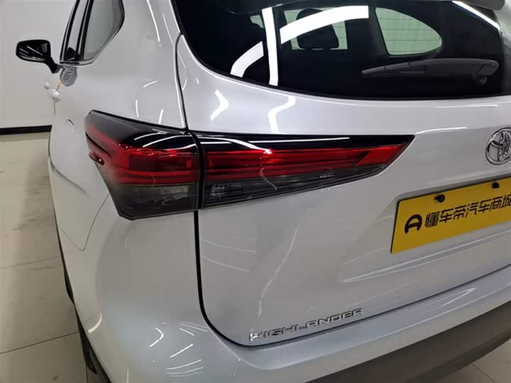 Фото 21 - Toyota Highlander