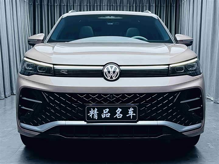 Фото 2 - Volkswagen Tiguan L Pro