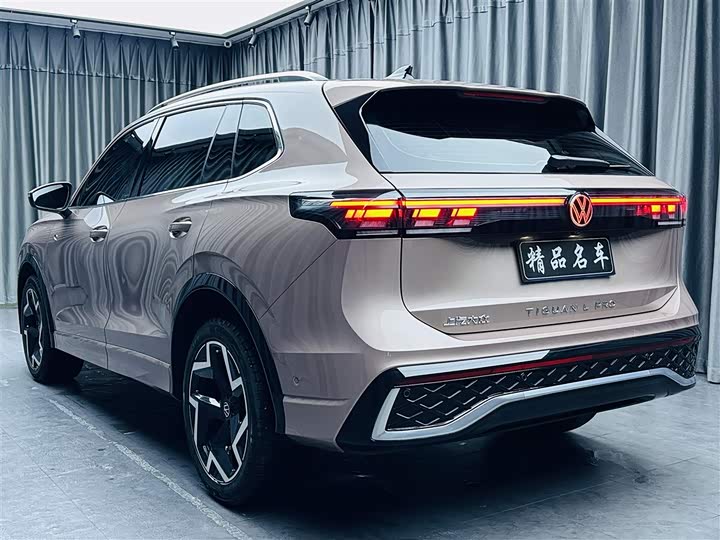 Фото 4 - Volkswagen Tiguan L Pro