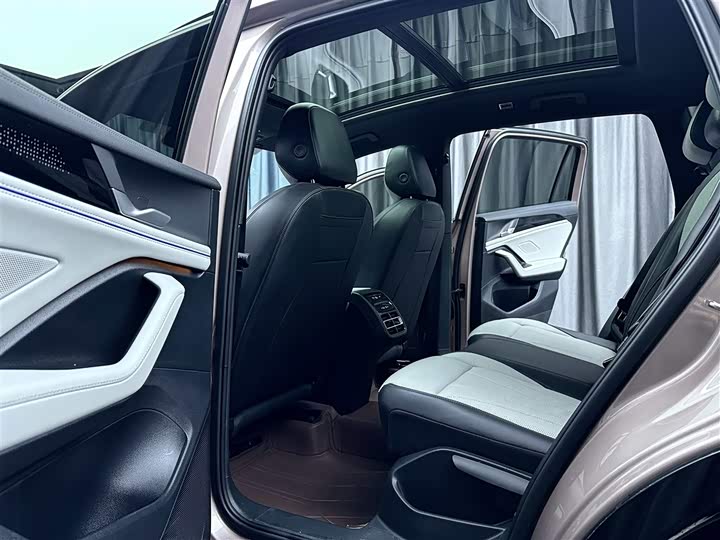 Фото 8 - Volkswagen Tiguan L Pro