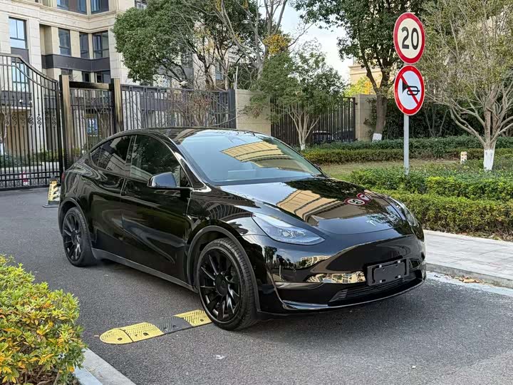 Фото 2 - Tesla Model Y
