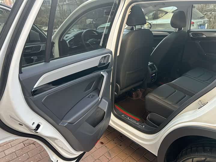 Фото 14 - Volkswagen Tayron