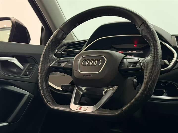 Фото 7 - Audi Q3 Sportback