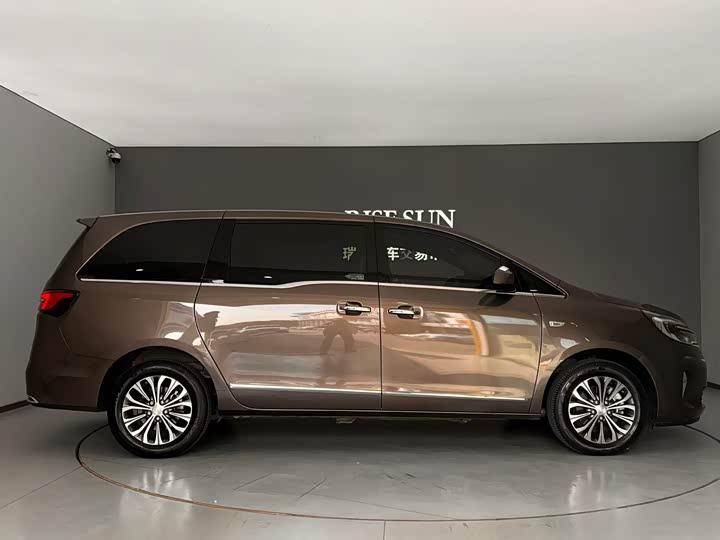 Фото 24 - Buick GL8 ES