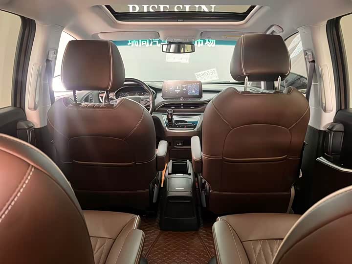 Фото 34 - Buick GL8 ES