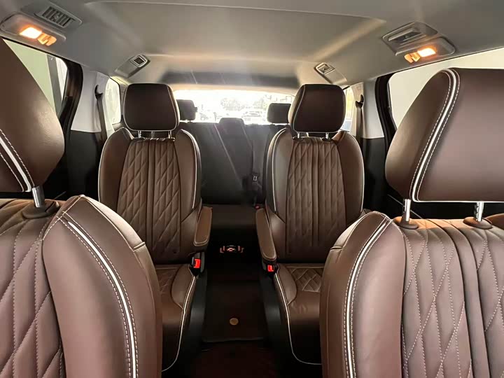 Фото 9 - Buick GL8 ES