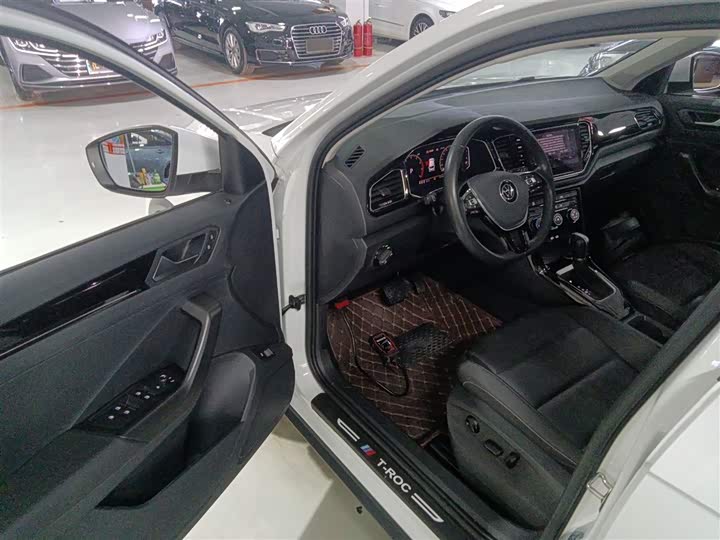 Фото 16 - Volkswagen T-Roc