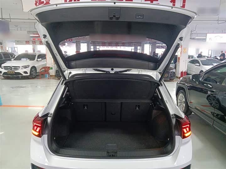 Фото 19 - Volkswagen T-Roc