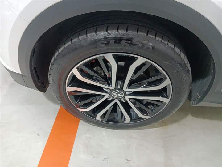 Фото 23 - Volkswagen T-Roc