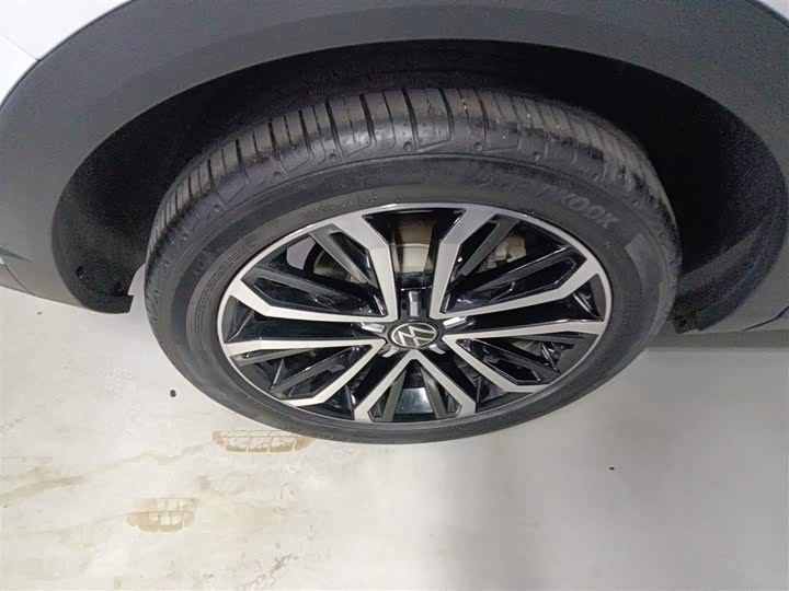 Фото 26 - Volkswagen T-Roc