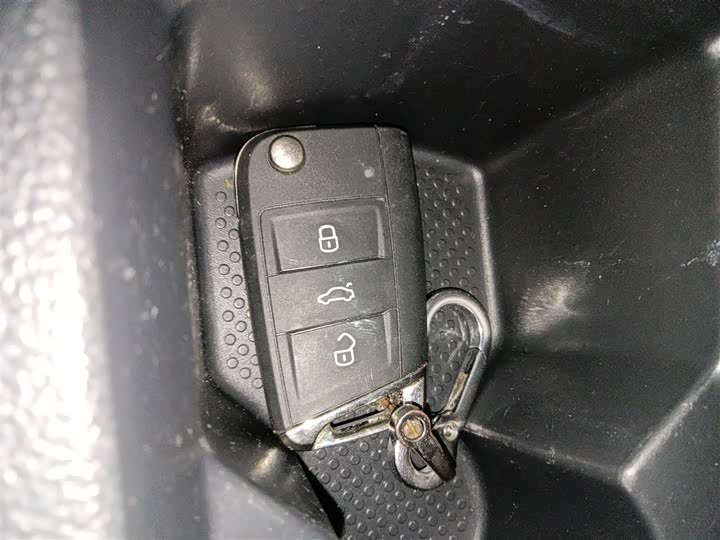 Фото 9 - Volkswagen T-Roc