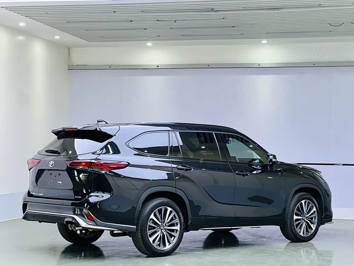 Фото 4 - Toyota Crown Kluger