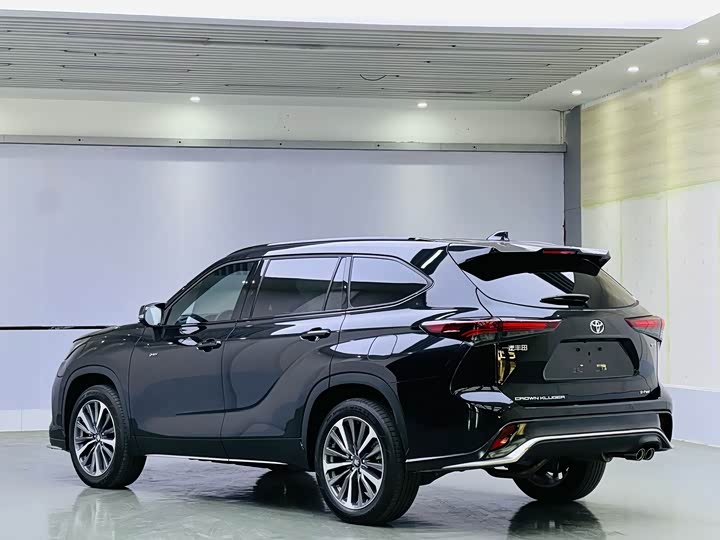 Фото 6 - Toyota Crown Kluger