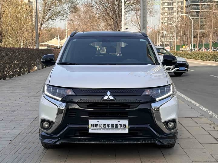 Фото 2 - Mitsubishi Outlander