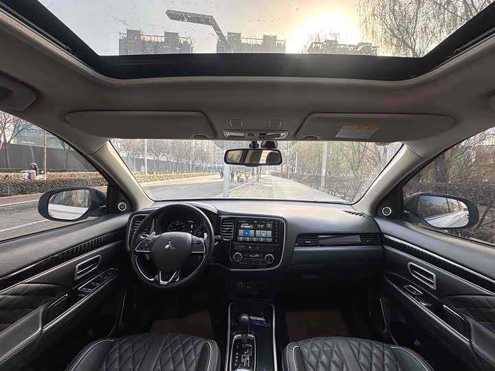 Фото 6 - Mitsubishi Outlander