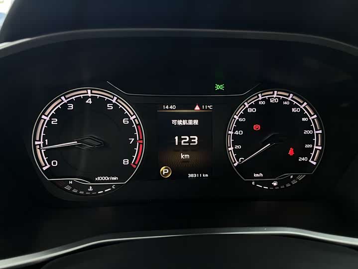 Фото 11 - Geely Coolray