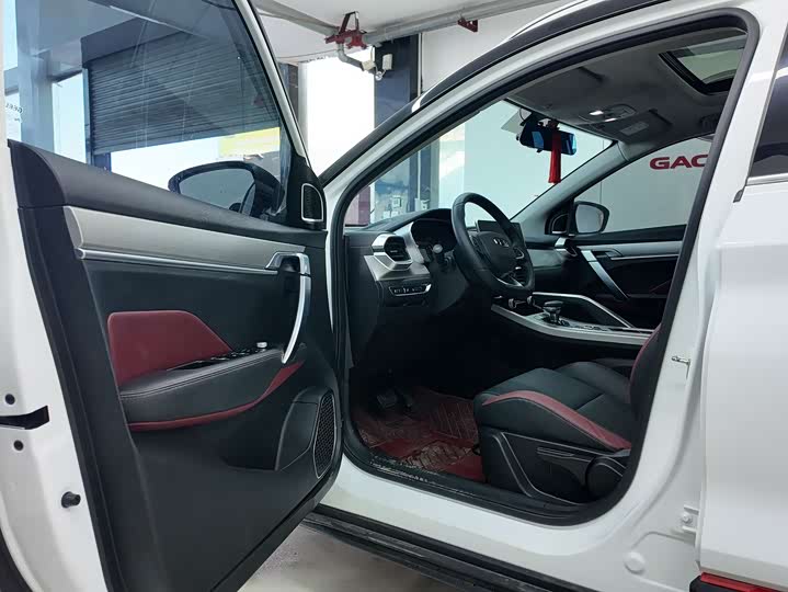 Фото 4 - Geely Coolray