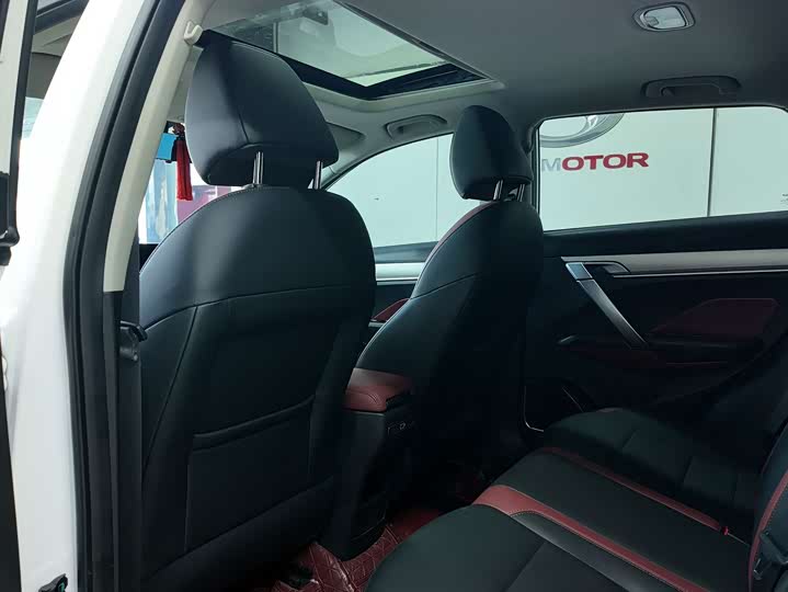 Фото 5 - Geely Coolray