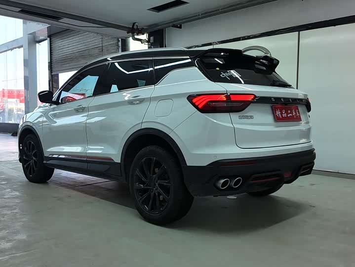 Фото 8 - Geely Coolray