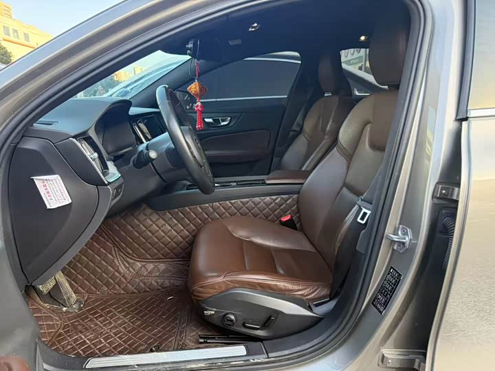 Фото 2 - Volvo S60