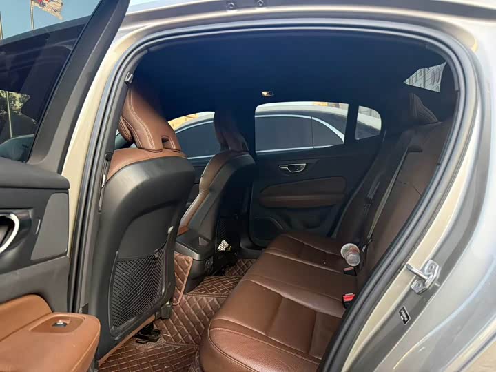 Фото 3 - Volvo S60