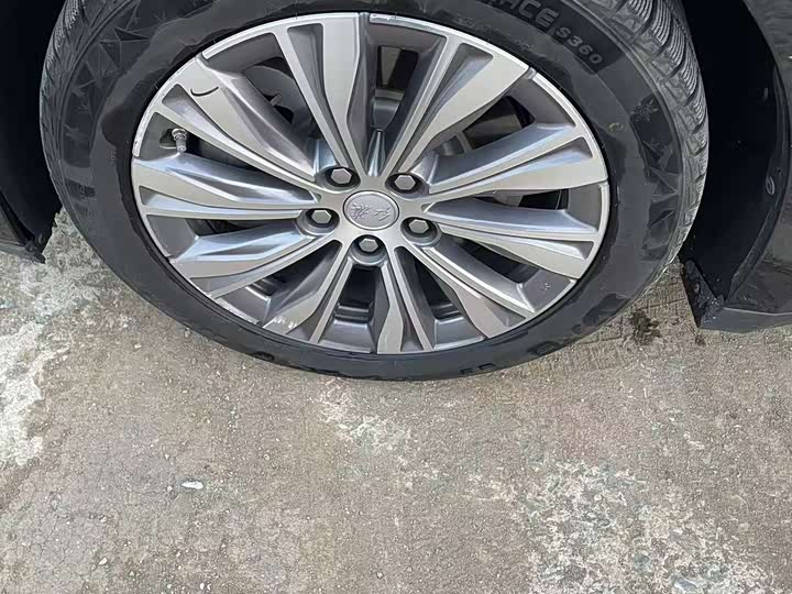 Фото 11 - Hongqi E-QM5