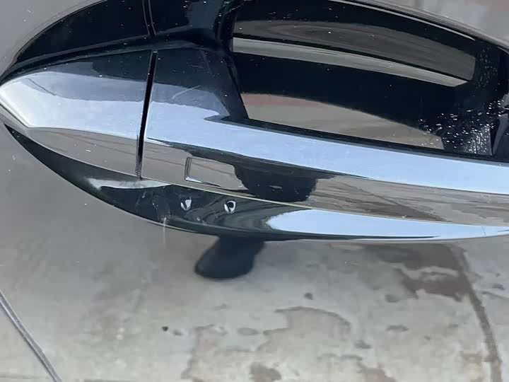 Фото 17 - Hongqi E-QM5