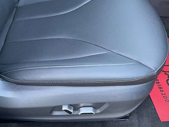 Фото 18 - Hongqi E-QM5