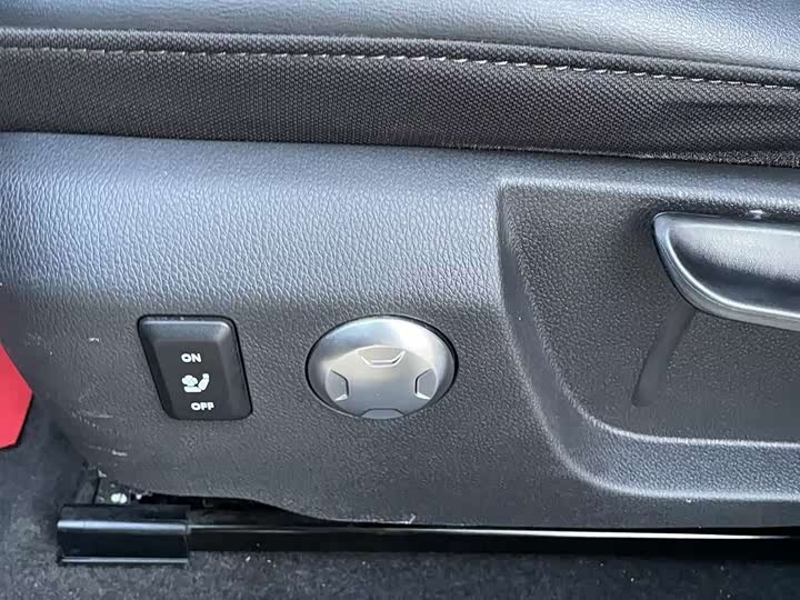 Фото 20 - Hongqi E-QM5